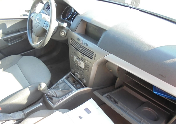 Opel Astra cena 8700 przebieg: 259000, rok produkcji 2007 z Mogilno małe 277